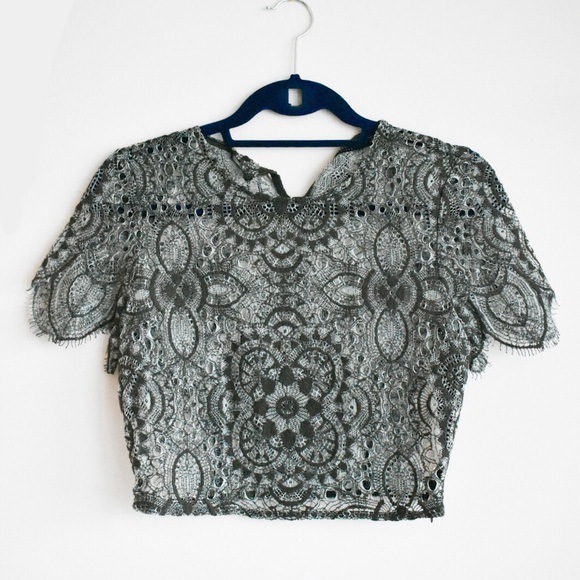 2/$20 Zara green eyelet lace crop top - Picture 1 of 3